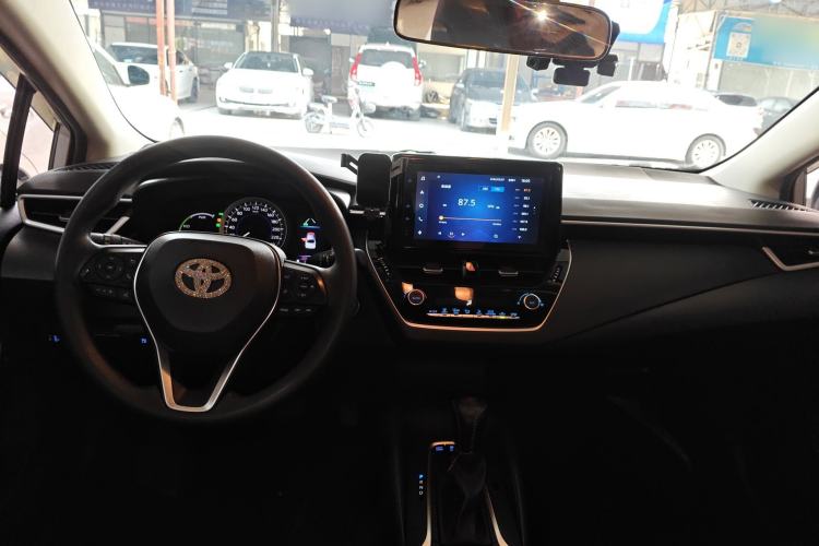 Used Toyota Corolla 2021 Dual-Motor 1.8L E-CVT Elite Edition Center Console