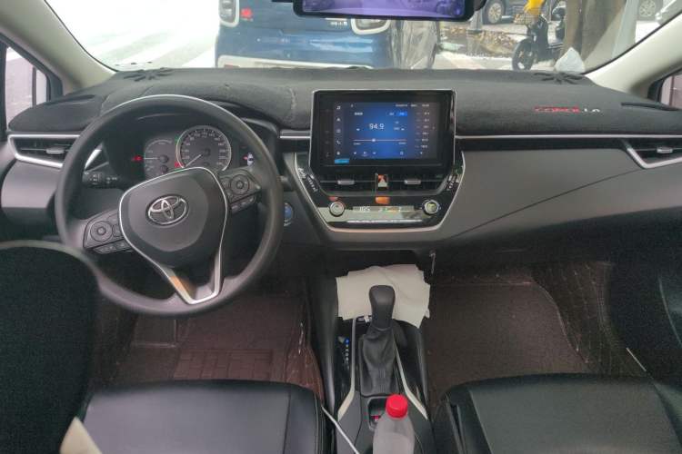 Used Toyota Corolla 2021 Dual-Motor 1.8L E-CVT Elite Edition Center Console
