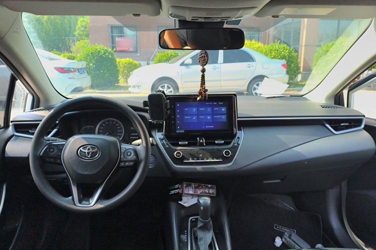 Used Toyota Corolla 2021 Dual-Motor 1.8L E-CVT Elite Edition Center Console