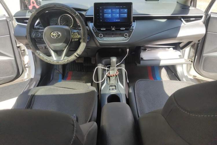 Used Toyota Corolla 2021 Dual-Motor 1.8L E-CVT Elite Edition Center Console