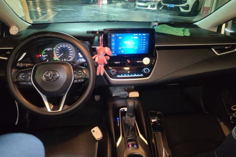 Used Toyota Corolla 2021 Dual-Motor 1.8L E-CVT Elite Edition Center Console