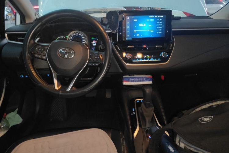 Used Toyota Corolla 2021 Dual-Motor 1.8L E-CVT Elite Edition Center Console