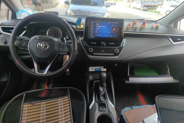 Used Toyota Corolla 2021 Dual-Motor 1.8L E-CVT Elite Edition Center Console