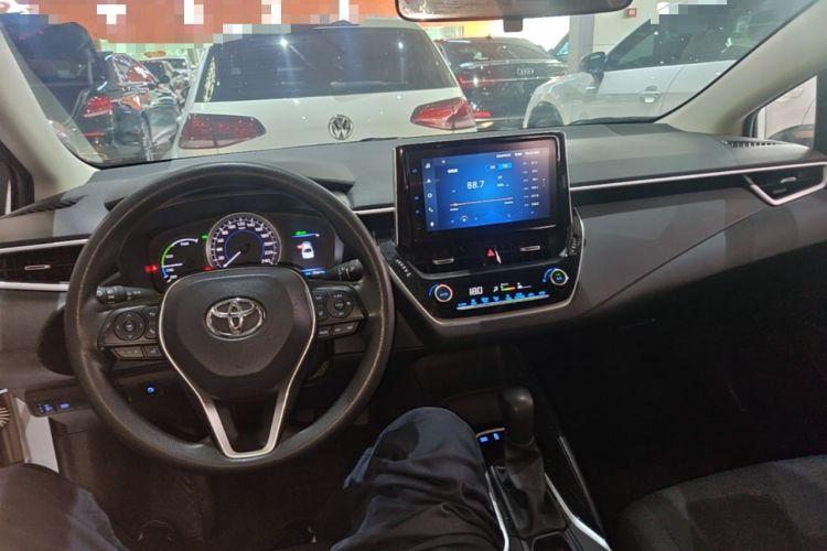 Used Toyota Corolla 2021 Dual-Motor 1.8L E-CVT Elite Edition Center Console