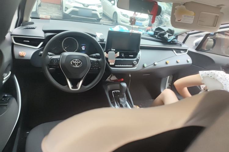 Used Toyota Corolla 2021 Dual-Motor 1.8L E-CVT Elite Edition Center Console
