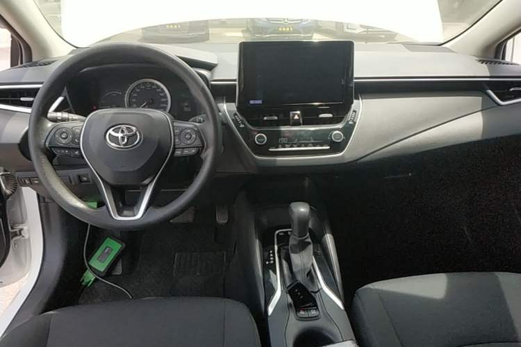 Used Toyota Corolla 2021 Dual-Motor 1.8L E-CVT Elite Edition Center Console
