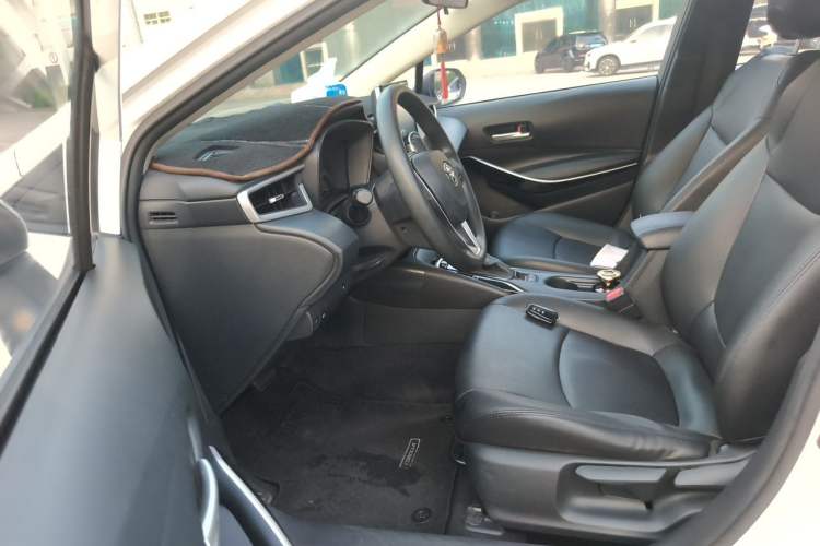 Used Toyota Corolla 2021 Dual-Motor 1.8L E-CVT Elite Edition Driver Seat