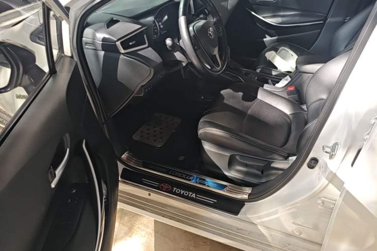 Used Toyota Corolla 2021 Dual-Motor 1.8L E-CVT Elite Edition Driver Seat