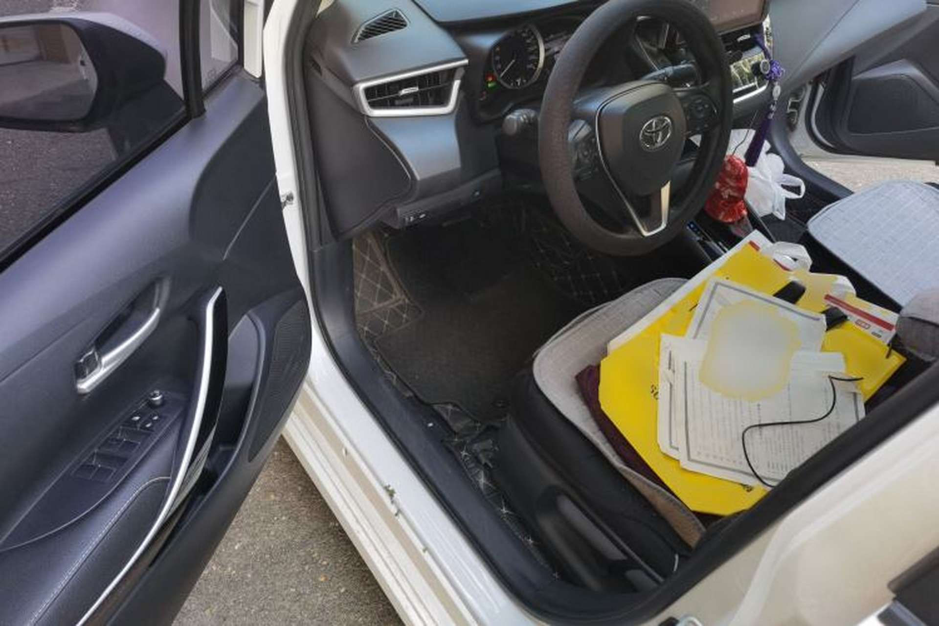 Used Toyota Corolla 2021 Dual-Motor 1.8L E-CVT Elite Edition Driver Seat