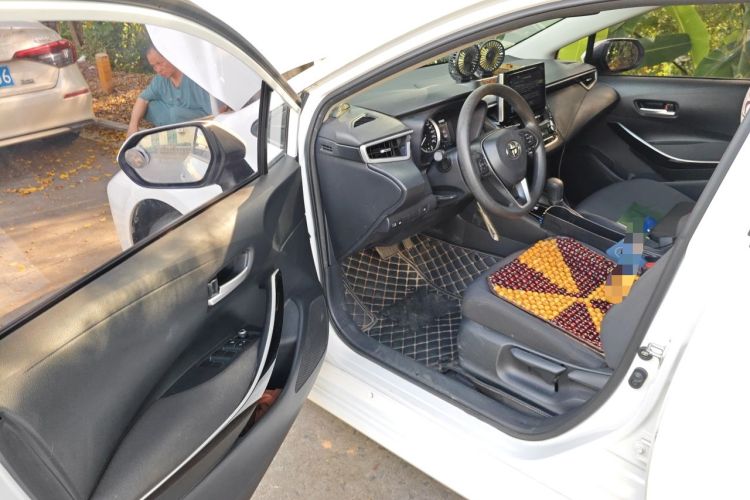 Used Toyota Corolla 2021 Dual-Motor 1.8L E-CVT Elite Edition Driver Seat