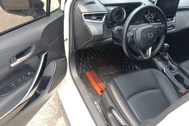 Used Toyota Corolla 2021 Dual-Motor 1.8L E-CVT Elite Edition Driver Seat