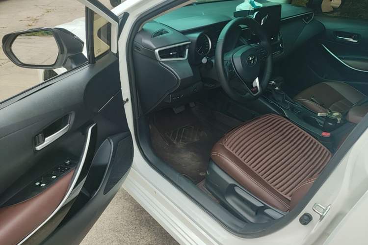 Used Toyota Corolla 2021 Dual-Motor 1.8L E-CVT Elite Edition Driver Seat