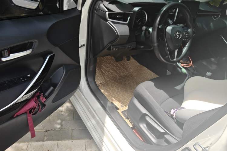 Used Toyota Corolla 2021 Dual-Motor 1.8L E-CVT Elite Edition Driver Seat