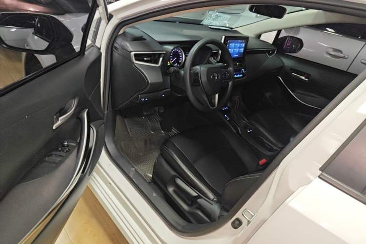 Used Toyota Corolla 2021 Dual-Motor 1.8L E-CVT Elite Edition Driver Seat
