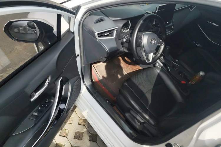 Used Toyota Corolla 2021 Dual-Motor 1.8L E-CVT Elite Edition Driver Seat