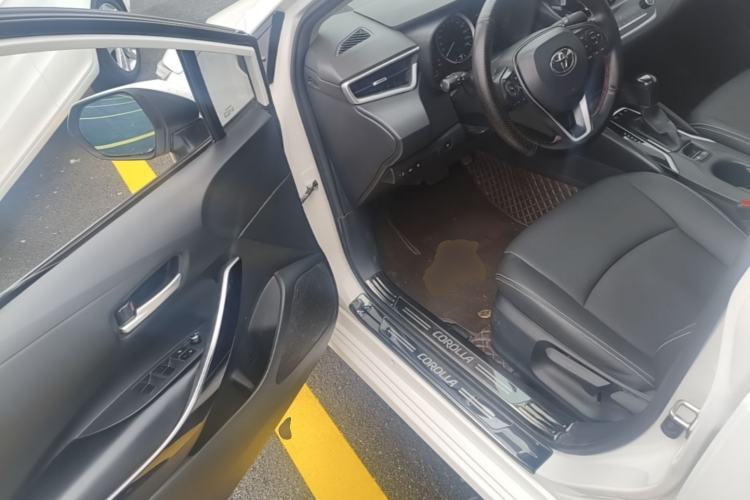 Used Toyota Corolla 2021 Dual-Motor 1.8L E-CVT Elite Edition Driver Seat