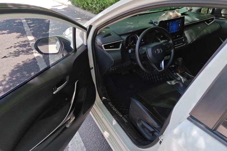 Used Toyota Corolla 2021 Dual-Motor 1.8L E-CVT Elite Edition Driver Seat