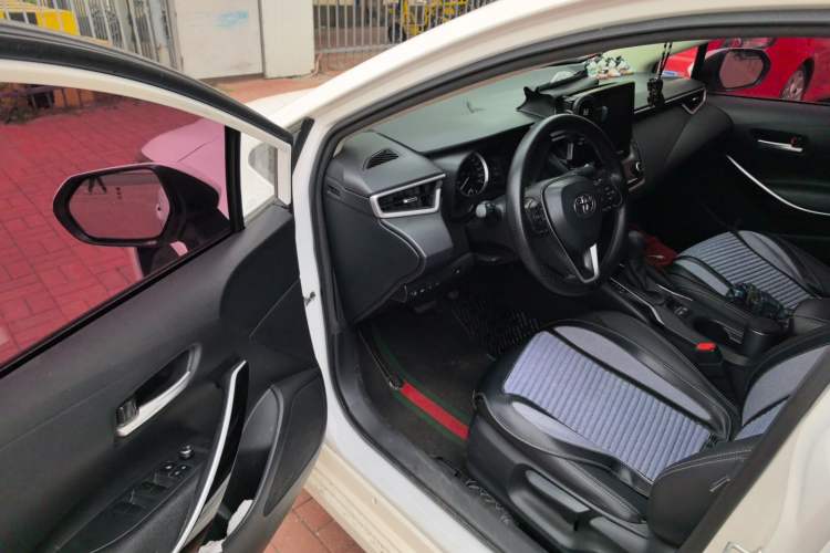 Used Toyota Corolla 2021 Dual-Motor 1.8L E-CVT Elite Edition Driver Seat