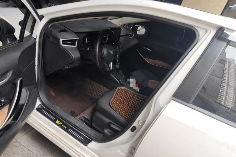 Used Toyota Corolla 2021 Dual-Motor 1.8L E-CVT Elite Edition Driver Seat