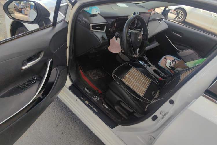 Used Toyota Corolla 2021 Dual-Motor 1.8L E-CVT Elite Edition Driver Seat