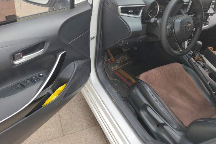 Used Toyota Corolla 2021 Dual-Motor 1.8L E-CVT Elite Edition Driver Seat