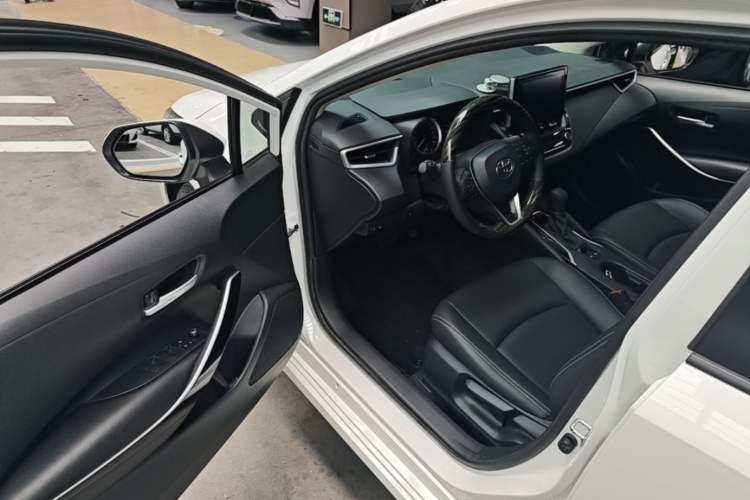 Used Toyota Corolla 2021 Dual-Motor 1.8L E-CVT Elite Edition Driver Seat