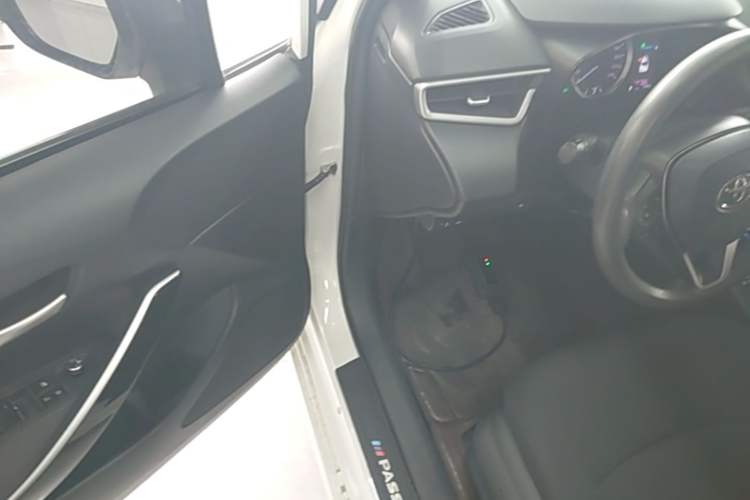 Used Toyota Corolla 2021 Dual-Motor 1.8L E-CVT Elite Edition Driver Seat