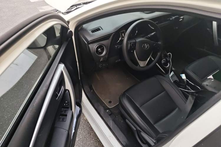 Used Toyota Corolla 2021 Dual-Motor 1.8L E-CVT Elite Edition Driver Seat