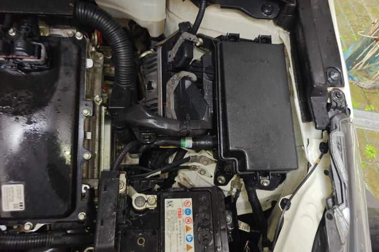 Used Toyota Corolla 2021 Dual-Motor 1.8L E-CVT Elite Edition Engine Bay Left