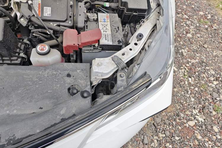 Used Toyota Corolla 2021 Dual-Motor 1.8L E-CVT Elite Edition Engine Bay Left