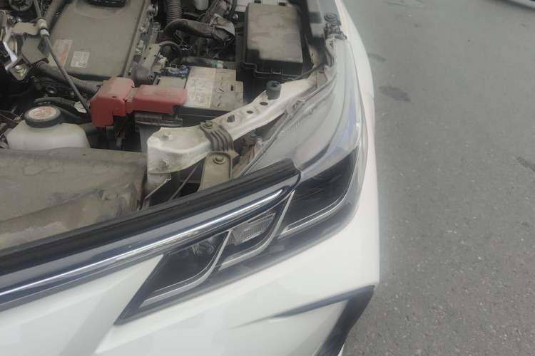 Used Toyota Corolla 2021 Dual-Motor 1.8L E-CVT Elite Edition Engine Bay Left