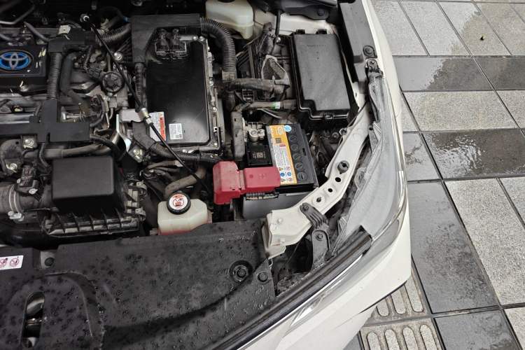 Used Toyota Corolla 2021 Dual-Motor 1.8L E-CVT Elite Edition Engine Bay Left