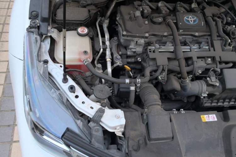 Used Toyota Corolla 2021 Dual-Motor 1.8L E-CVT Elite Edition Engine Bay Right