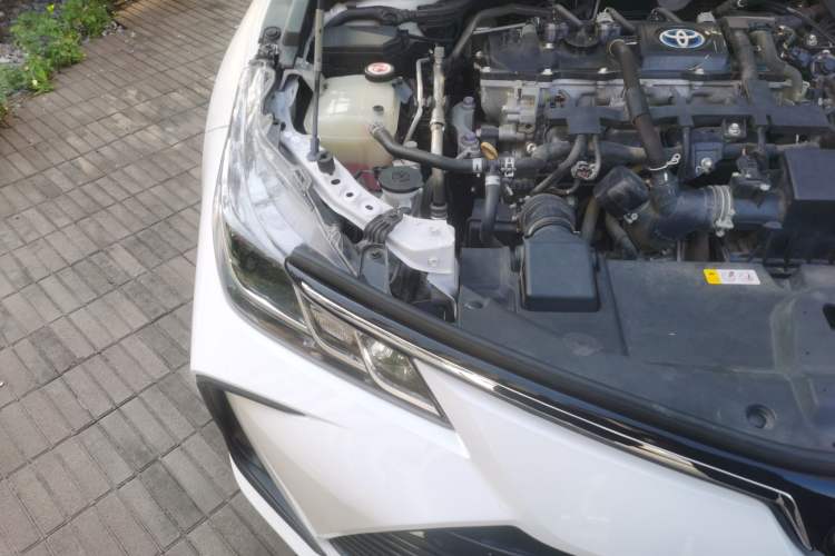 Used Toyota Corolla 2021 Dual-Motor 1.8L E-CVT Elite Edition Engine Bay Right