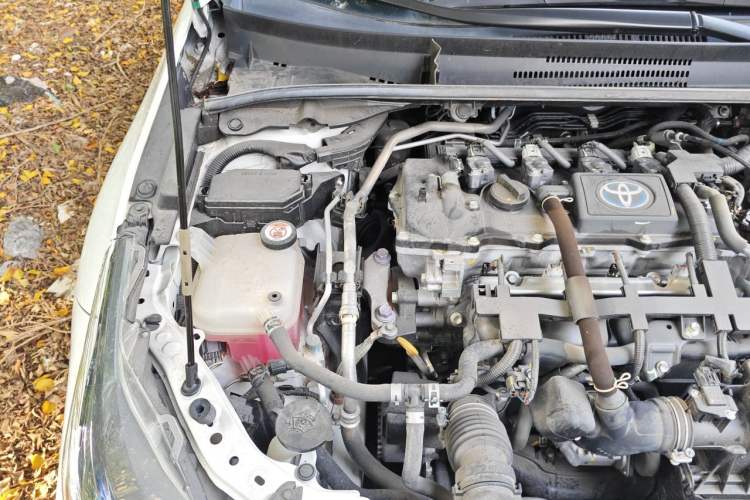 Used Toyota Corolla 2021 Dual-Motor 1.8L E-CVT Elite Edition Engine Bay Right