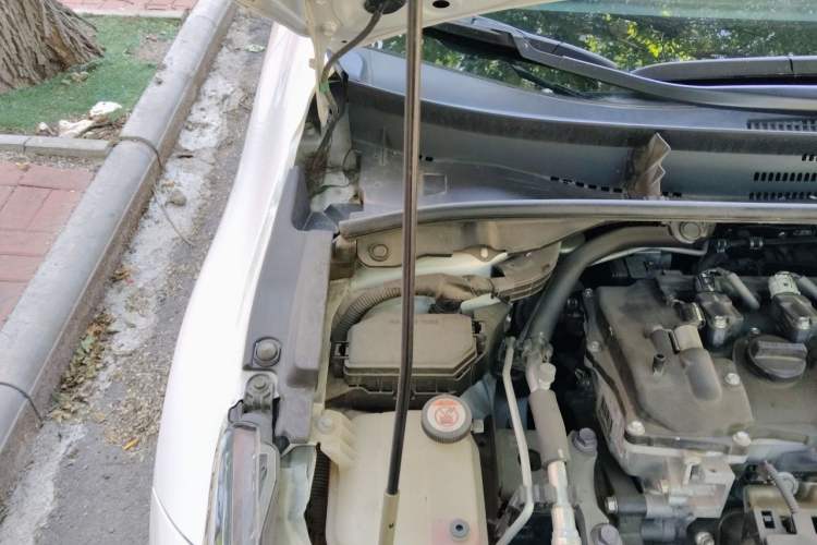 Used Toyota Corolla 2021 Dual-Motor 1.8L E-CVT Elite Edition Engine Bay Right
