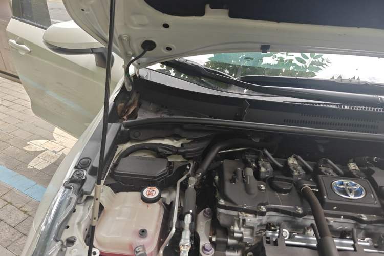 Used Toyota Corolla 2021 Dual-Motor 1.8L E-CVT Elite Edition Engine Bay Right