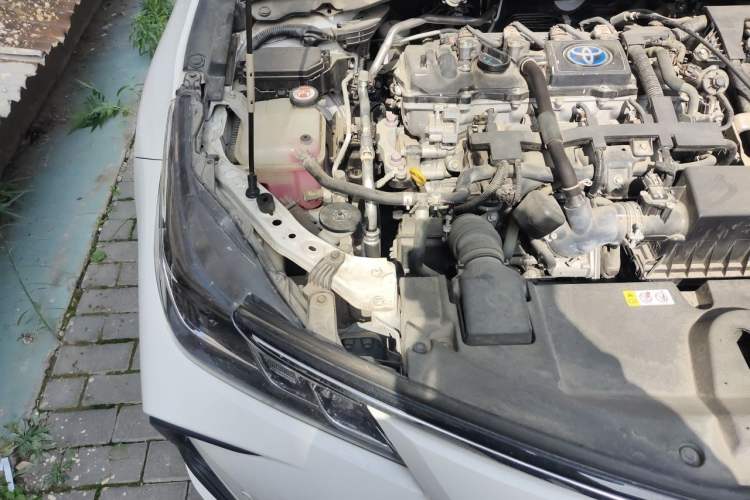 Used Toyota Corolla 2021 Dual-Motor 1.8L E-CVT Elite Edition Engine Bay Right