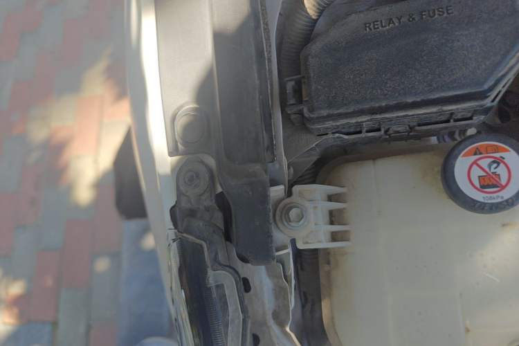 Used Toyota Corolla 2021 Dual-Motor 1.8L E-CVT Elite Edition Engine Bay Right