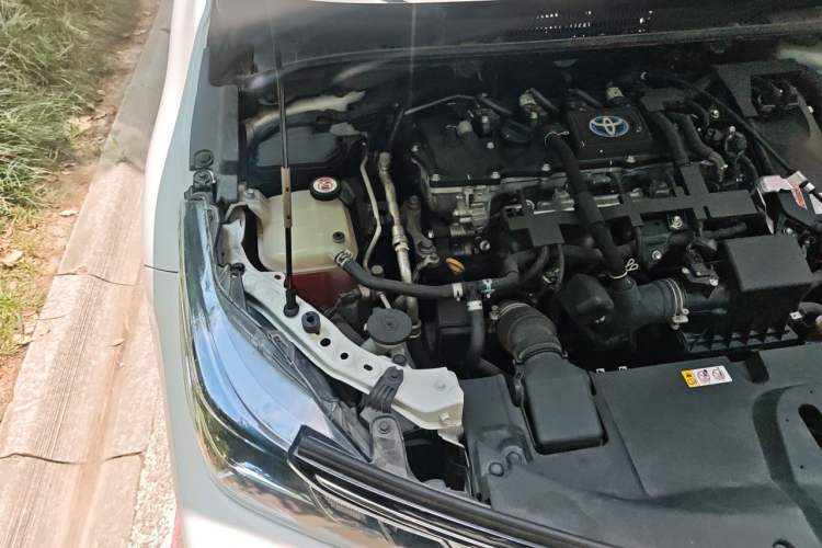 Used Toyota Corolla 2021 Dual-Motor 1.8L E-CVT Elite Edition Engine Bay Right