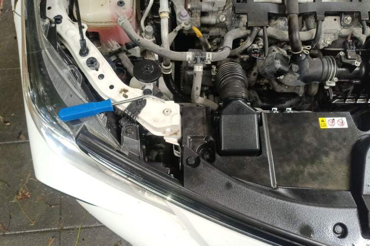 Used Toyota Corolla 2021 Dual-Engine 1.8L E-CVT Pioneer Edition Engine Bay Right