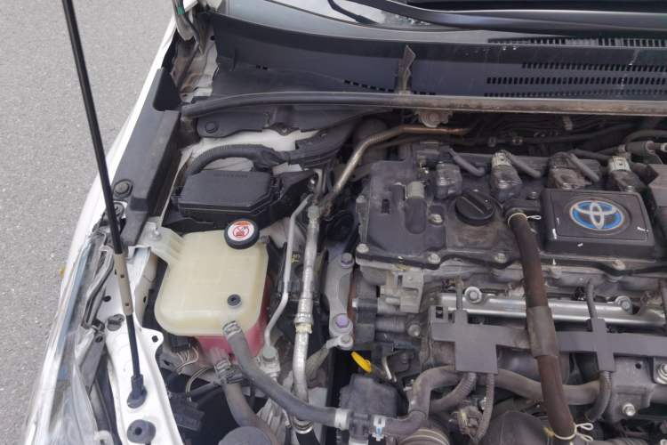 Used Toyota Corolla 2021 Dual-Motor 1.8L E-CVT Elite Edition Engine Bay Right