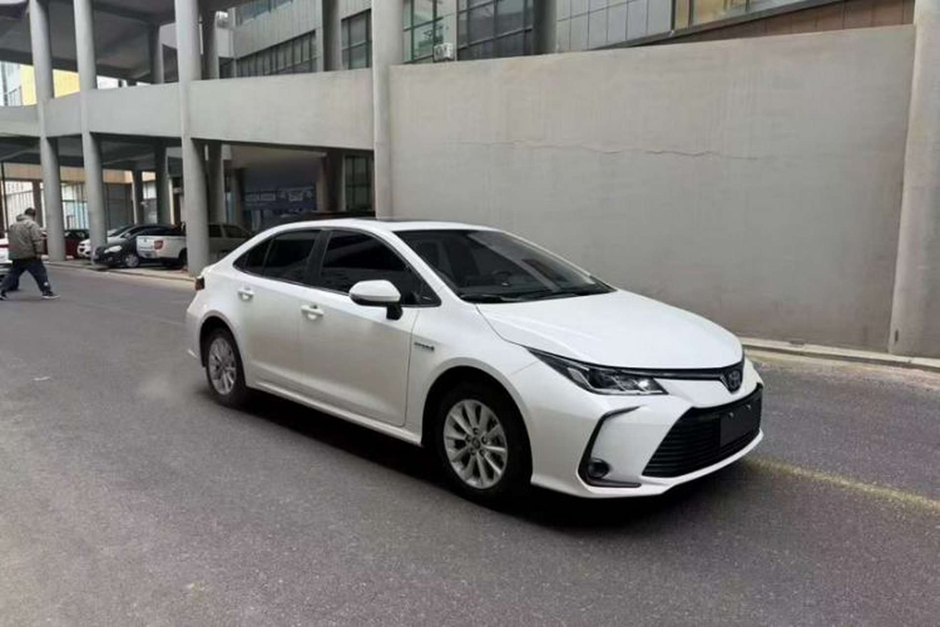 Used Toyota Corolla 2021 Dual-Motor 1.8L E-CVT Elite Edition Exterior 1