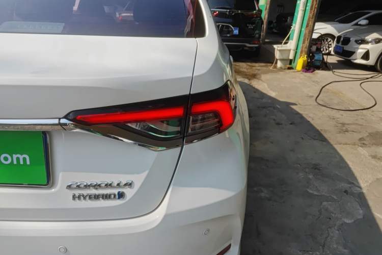 Used Toyota Corolla 2021 Dual-Motor 1.8L E-CVT Elite Edition Exterior 3