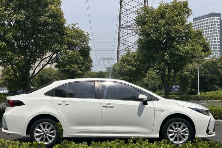 Used Toyota Corolla 2021 Dual-Motor 1.8L E-CVT Elite Edition Exterior 8