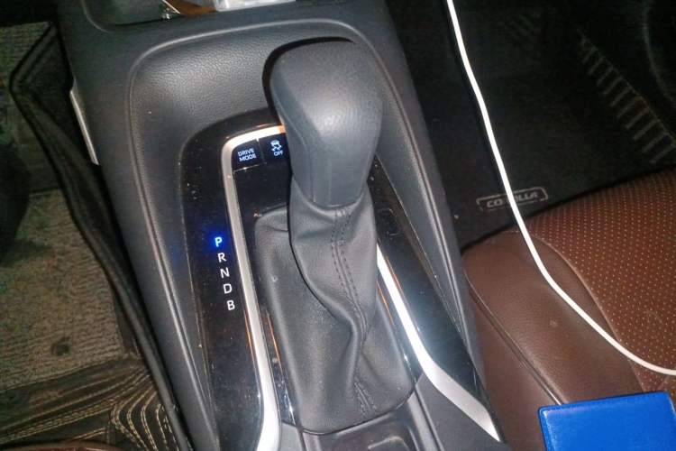 Used Toyota Corolla 2021 Dual-Motor 1.8L E-CVT Elite Edition Gear Lever