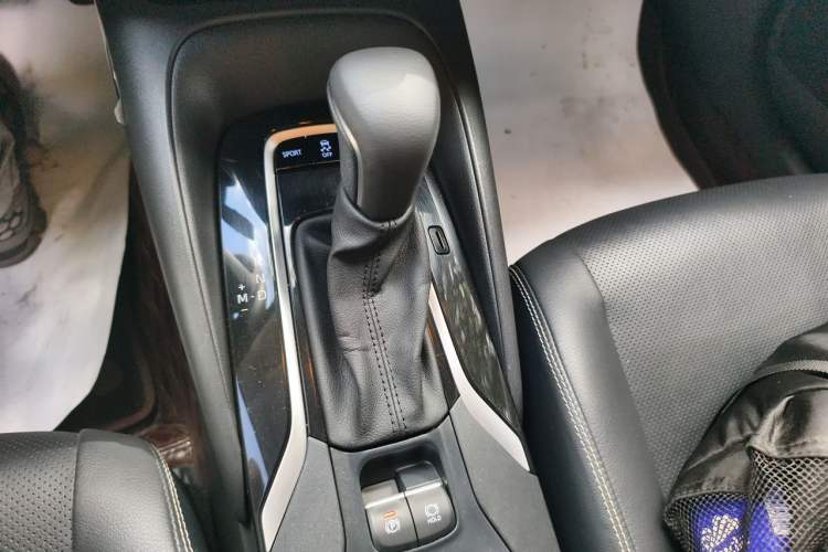 Used Toyota Corolla 2021 1.2T S-CVT Luxury Edition Gear Lever
