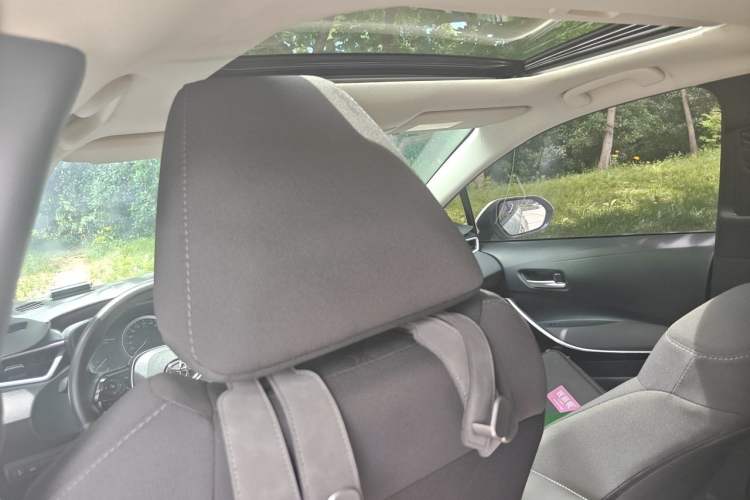 Used Toyota Corolla 2021 Dual-Motor 1.8L E-CVT Elite Edition Headliner
