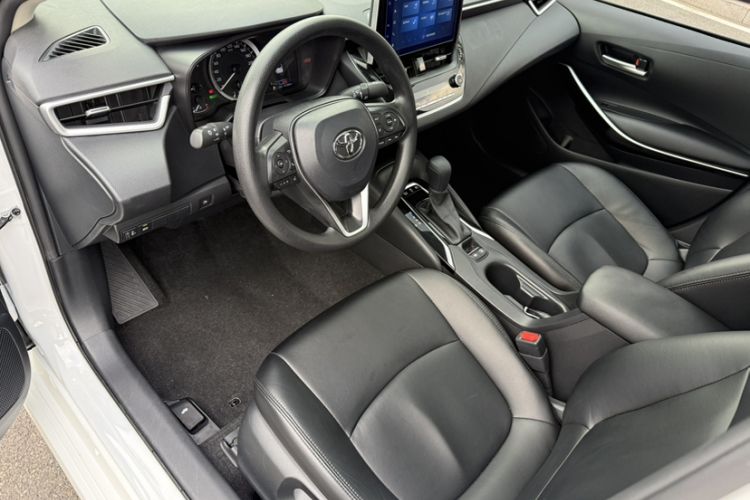 Used Toyota Corolla 2021 Dual-Motor 1.8L E-CVT Elite Edition Interior 11