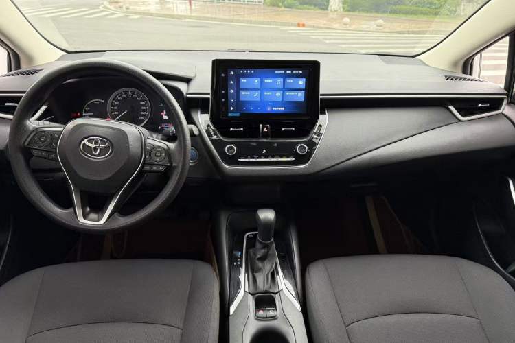 Used Toyota Corolla 2021 Dual-Motor 1.8L E-CVT Elite Edition Interior 2